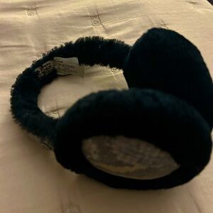 Black Earmuffs Sheepskin UGG